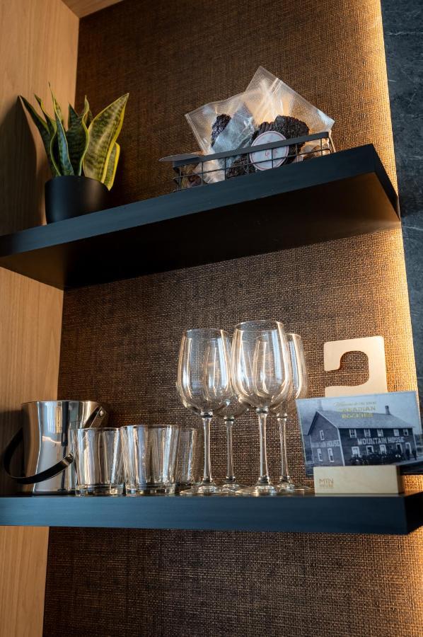 Mtn House By Basecamp Hotell Canmore Exteriör bild