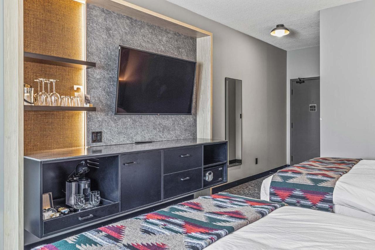 Mtn House By Basecamp Hotell Canmore Exteriör bild