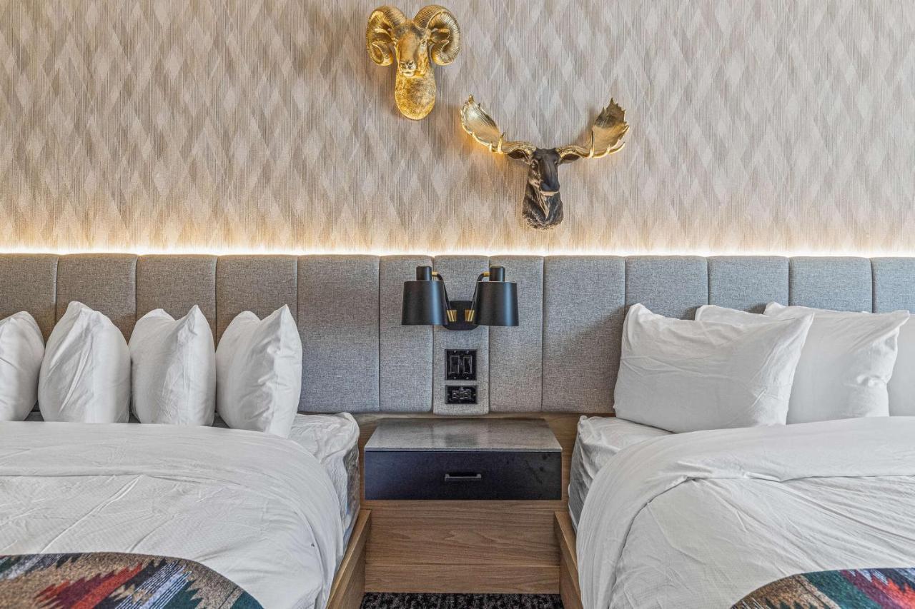 Mtn House By Basecamp Hotell Canmore Exteriör bild