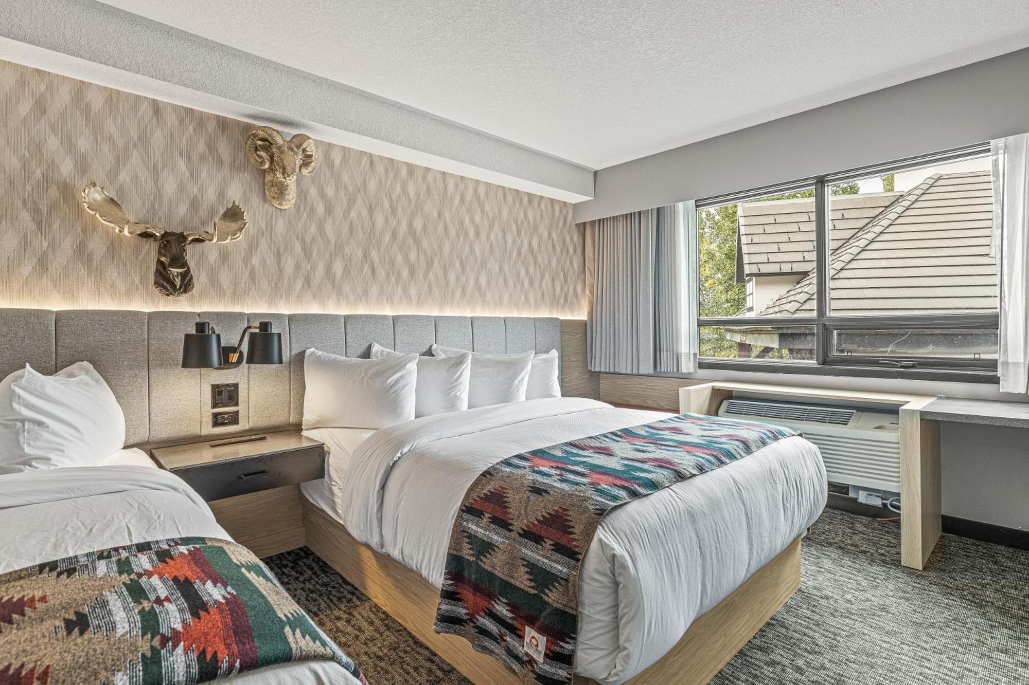 Mtn House By Basecamp Hotell Canmore Exteriör bild