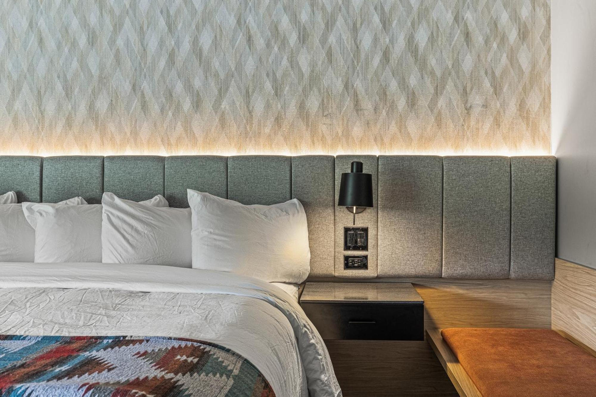 Mtn House By Basecamp Hotell Canmore Exteriör bild